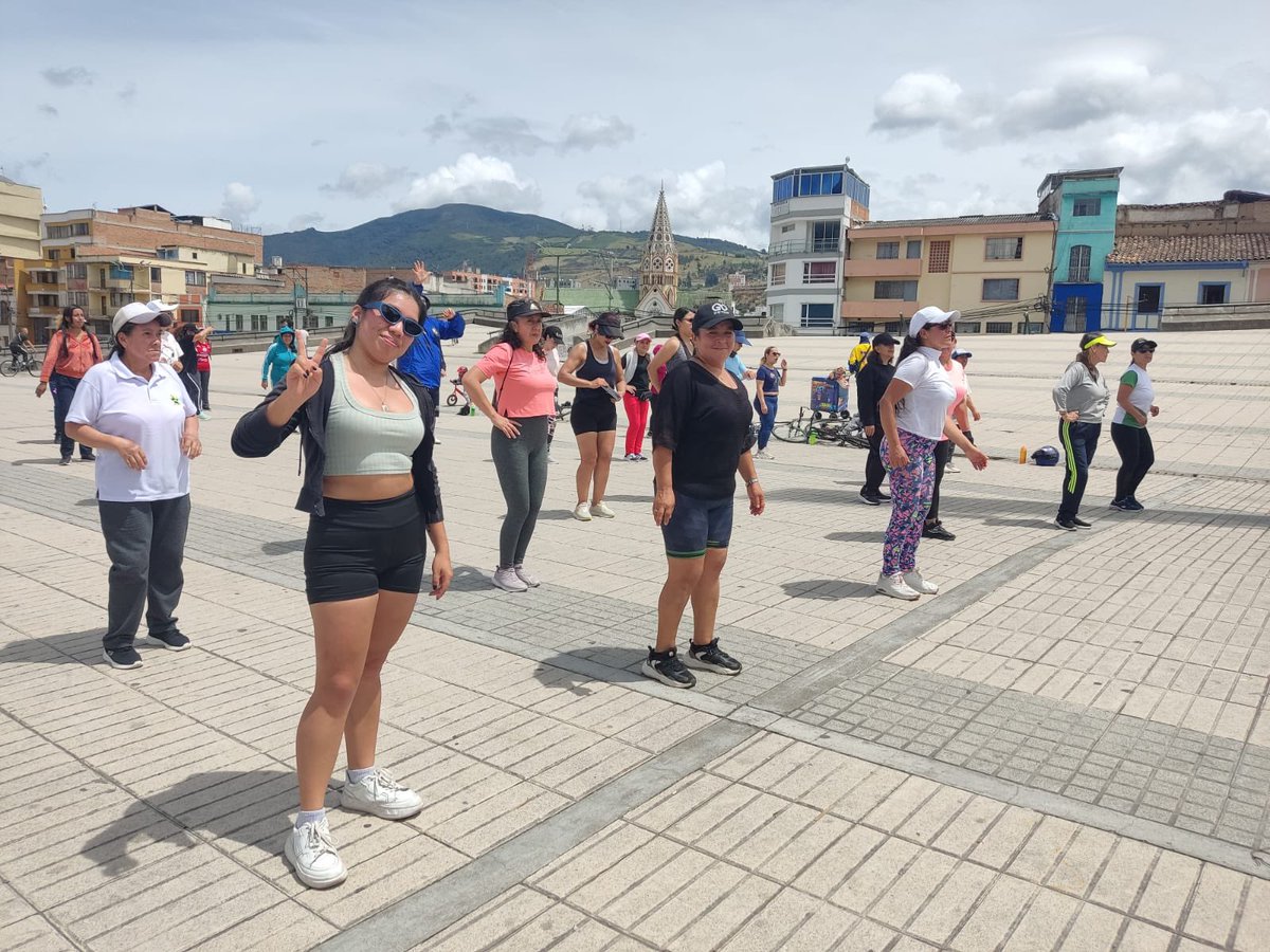 Comenzó noviembre a puro deporte y recreación en la Ciclorecreovida Dominical de <a href="/PastoDeporte/">Pasto Deporte</a>. Cientos de personas salieron este domingo a disfrutar de los 5.5 km de recorrido, de las sesiones de actividad física y las actividades de recreativas en la Plaza del Carnaval. 🚴🏿🏃🏿