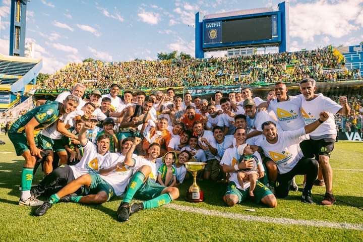 Que pasa que no aparecen las vaquitas? Cómo te duele ver a papá levantar copas, igual estás acostumbrado a vernos triunfar. 
Suerte en el repechaje, no estás? 
bueno, suerte en la copa argentina, TAMPOCO ESTÁS?
UNA HISTORIA DE GRANDEZA CONTRA UNA DE FRACASO