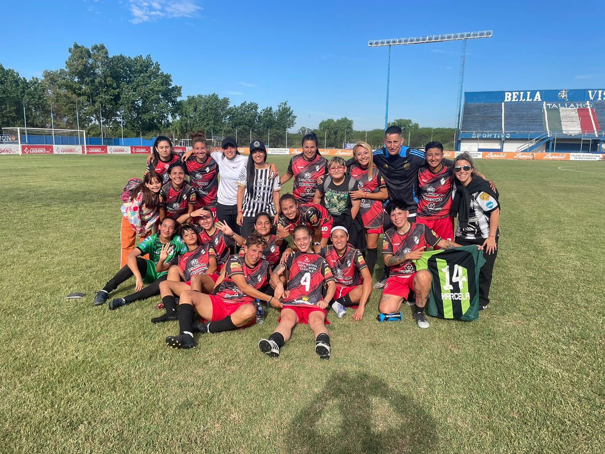 sofigiannini2's tweet photo. Objetivo cumplido, seguimos en la categoría, orgullosa de este grupo 🖤🤍🖤 

@OficialClaypole ✨ https://t.co/3C0rY6mCJn