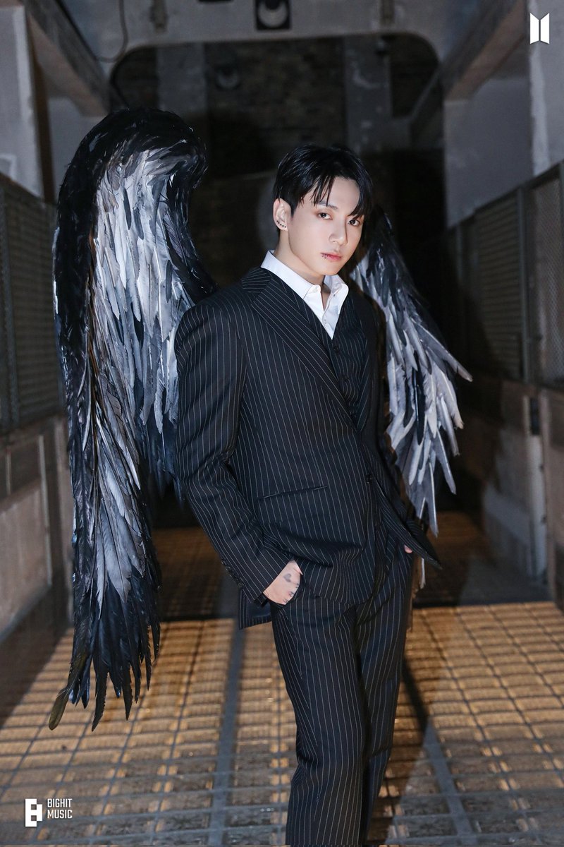 PurpleWeek_'s tweet photo. 🗣️NOSSO GIGANTE POP STAR!🔥
ARMYS, SNTY alcançou 1BILHÃO 

O #JUNGKOOK fez HISTÓRIA MAIS UMA VEZ e se tornou PRIMEIRO K-SOLISTA da história a ter 3 músicas que atingiram 1 BILHÃO de streams no Spotify:

Seven
Left And Right
SNTY

CONGRATULATIONS JUNGKOOK🎉
#StandingNextToYouTo1B https://t.co/lb1NLSOHQT