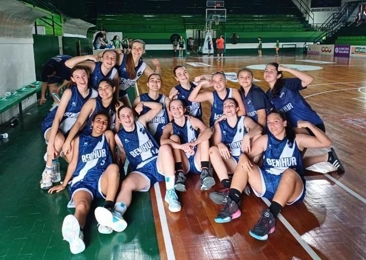 clubbenhur's tweet photo. 🏀 #Formativas. Este domingo, las #Lobas disputaron la última fecha de la fase regular del certamen local. #BenHur visitó al Unión de Sunchales. Además de las categorías superiores, jugaron #Premini y #Mini.
👎 U13 49-80
👎 U15 31-52
👍 U17 49-46
#VamosBenHur 🔵⚪🔵 https://t.co/mVonTDzI4I