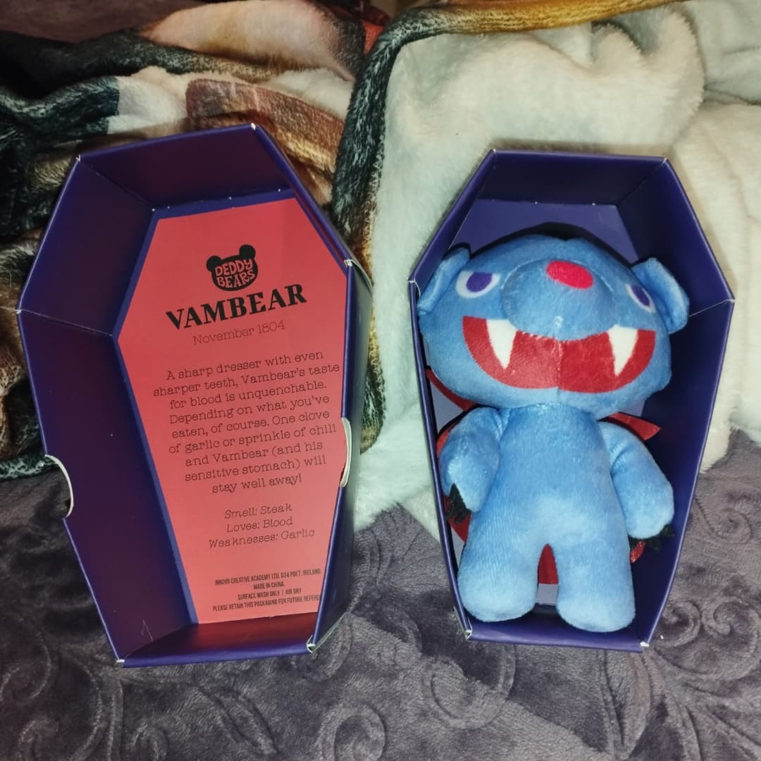 OberitaRiki's tweet photo. Vambear (Vampire Teddy bear)
🧸🐻🧛🏻‍♂️🦇🖤🌟✨
.
#deddybears #vambear #vampireteddybear #coffin #coffinsurprise #cute #evil #halloweenteddybears https://t.co/1OU3mmxgna