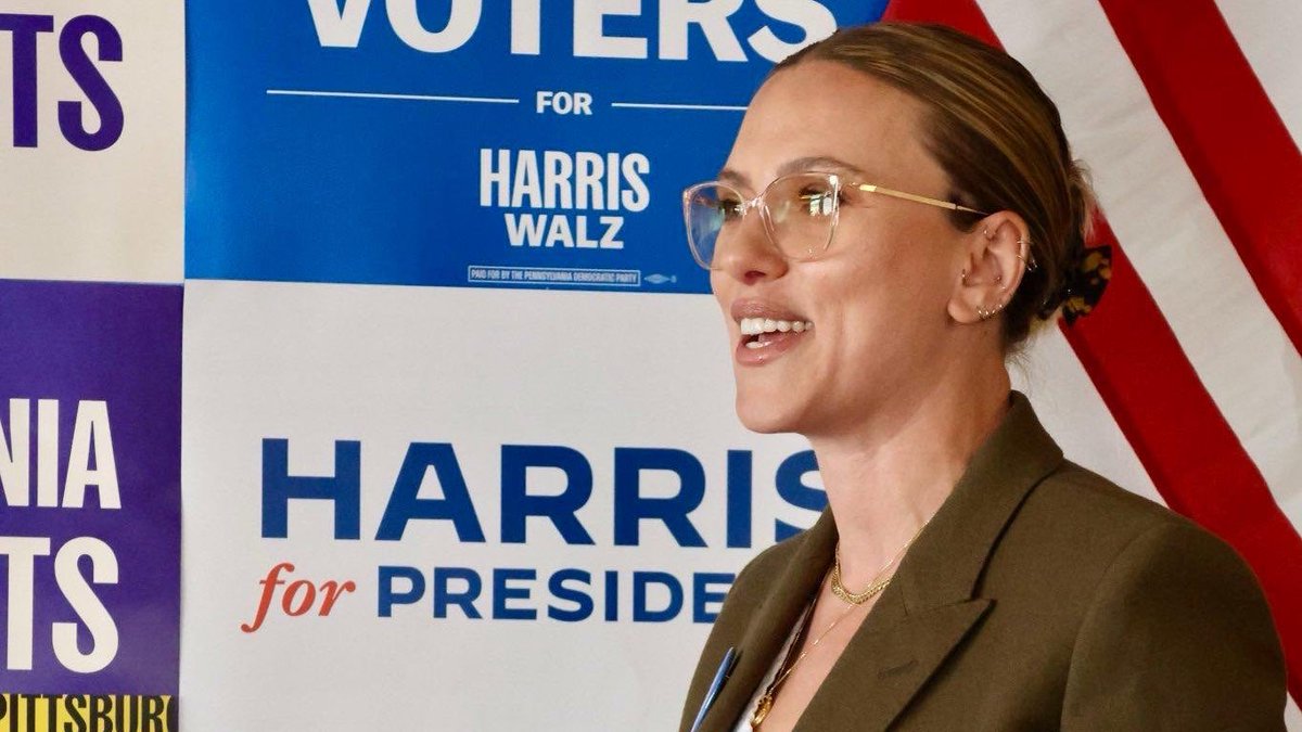 KamalaforPA's tweet photo. Scarlett Johansson and @DanaiGurira hit the campaign trail in Pittsburgh today to support @KamalaHarris.

They made sure our marvel-ous volunteers were fired up to get out and talk to voters in the last 48 hours of the election! 💥

Sign up to canvass at https://t.co/IVNgzpO1qc. https://t.co/Ygw2OdqLOU