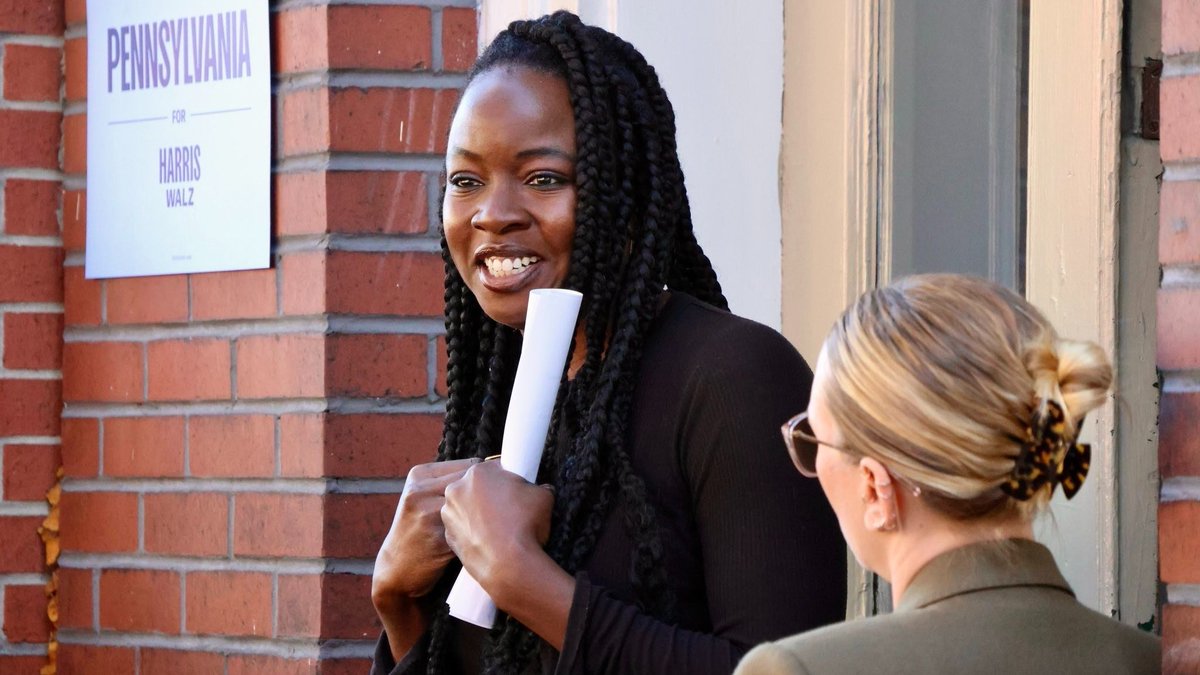 KamalaforPA's tweet photo. Scarlett Johansson and @DanaiGurira hit the campaign trail in Pittsburgh today to support @KamalaHarris.

They made sure our marvel-ous volunteers were fired up to get out and talk to voters in the last 48 hours of the election! 💥

Sign up to canvass at https://t.co/IVNgzpO1qc. https://t.co/Ygw2OdqLOU