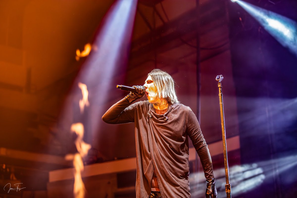 jenn_fry_32's tweet photo. Still raving over the @MIWband show on Halloween in Wilkes Barre, PA. 📸 for Echo Wave Media. Please do not steal my photos without tagging. https://t.co/I8pL3inQij