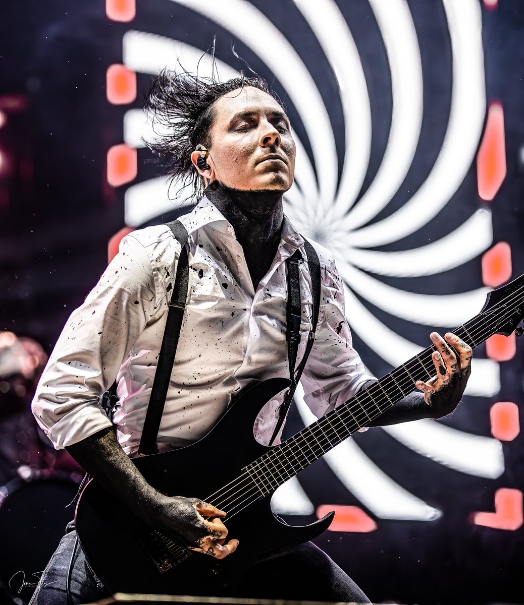 jenn_fry_32's tweet photo. Still raving over the @MIWband show on Halloween in Wilkes Barre, PA. 📸 for Echo Wave Media. Please do not steal my photos without tagging. https://t.co/I8pL3inQij
