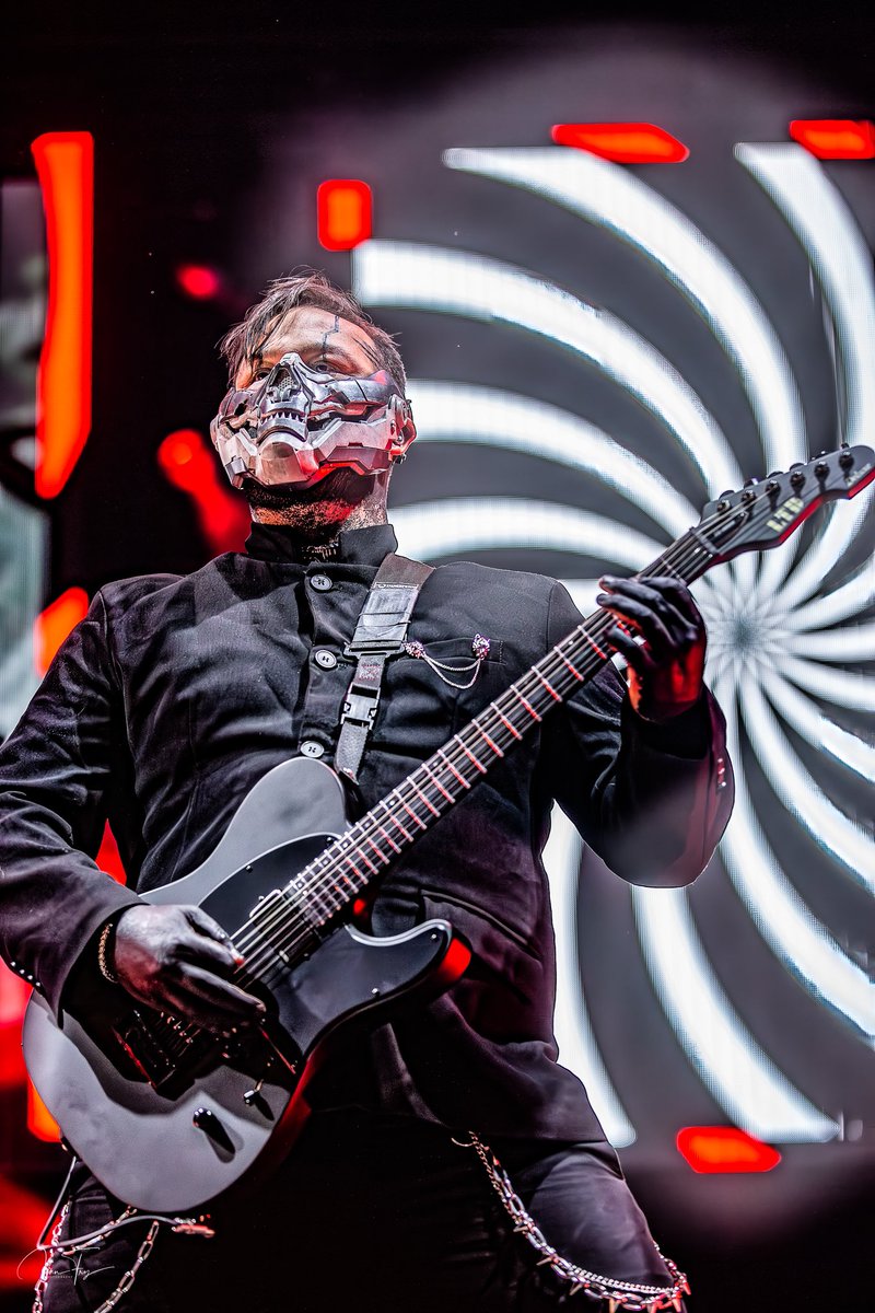 jenn_fry_32's tweet photo. Still raving over the @MIWband show on Halloween in Wilkes Barre, PA. 📸 for Echo Wave Media. Please do not steal my photos without tagging. https://t.co/I8pL3inQij