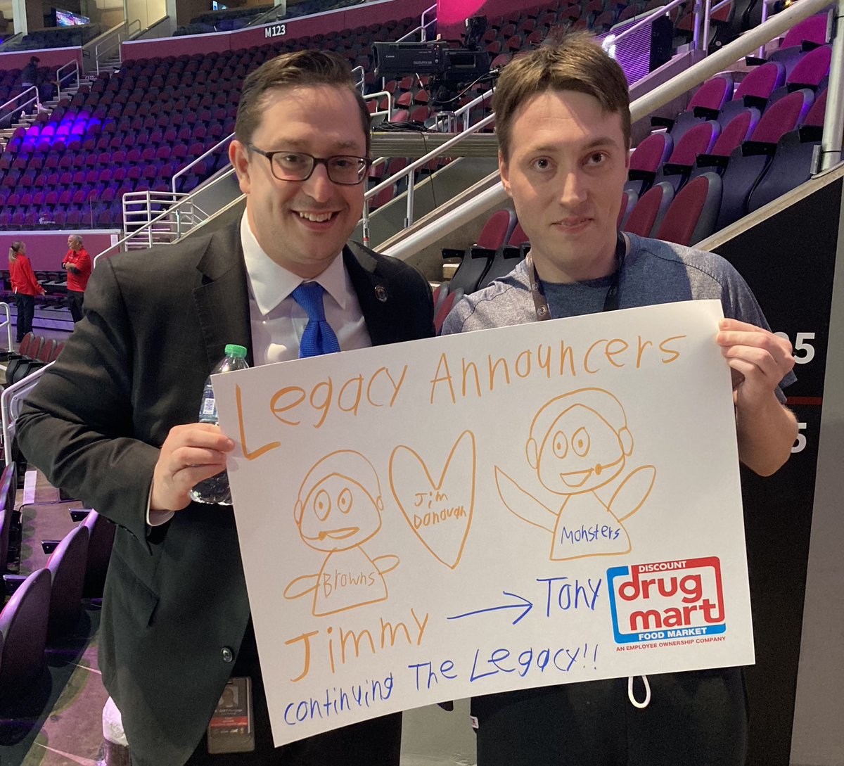 TonyBrownPxP's tweet photo. Wanted to say a heartfelt thank you to my buddy @BowserNate of @monstershockey’s concourse crew for his sign last night. No one is more passionate about Cleveland sports than you Nate-while I could never live up to this comparison, it sure means a lot. Thanks for being you, Nate! https://t.co/hs1XJAElHG