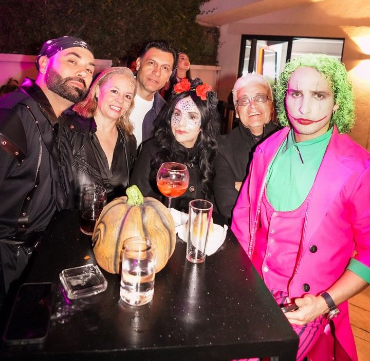 Dianisss2016's tweet photo. El Halloween 2024 Fue Espectacular 🎃

#EsasSonrisasTanBonitas 

💙❤️💚 https://t.co/MWzKZJRgkN