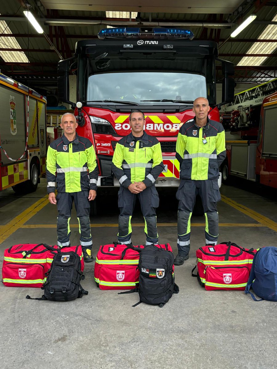 Nuestros compañeros 👨‍🚒👨‍🚒👨‍🚒 #bomberossbt ya van rumbo a Valencia.

✅️ La solidaridad y ayuda de nuestro municipio, van con ellos 💪

#solidaridad 
#sanbartolomedetirajana
#maspalomas➕️valencia 
#bomberossbt
