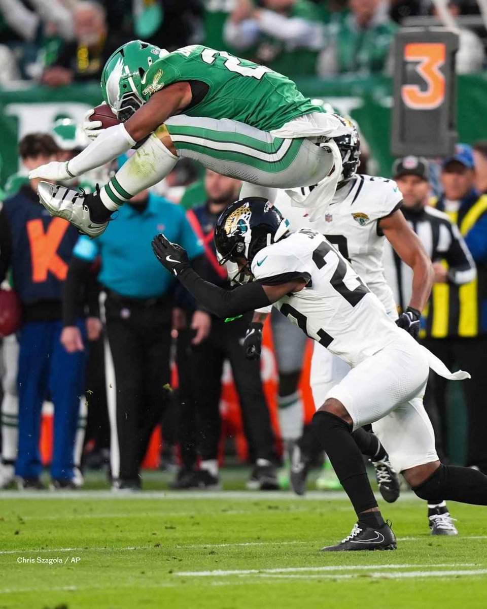 The33rdTeamFB's tweet image. Saquon Barkley is 233 lbs