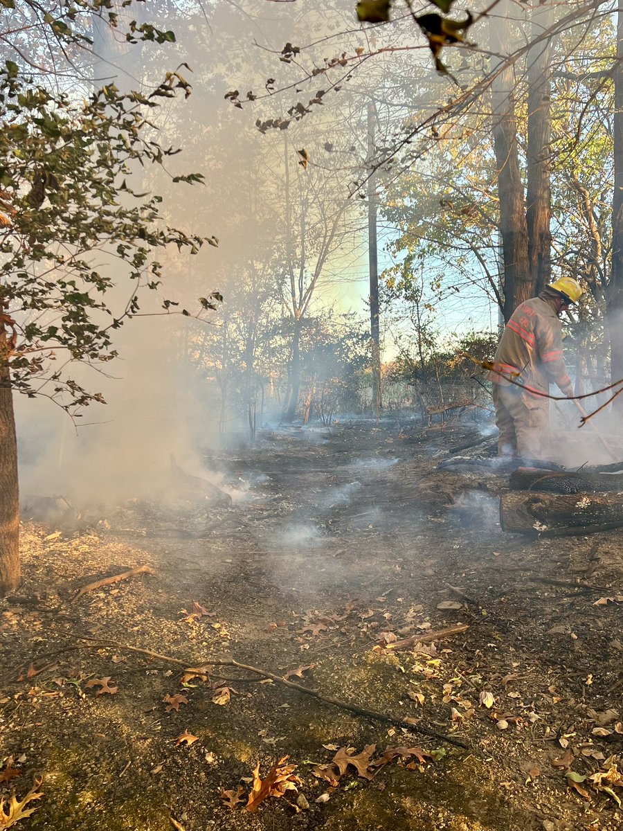 Pete Piringer (@mcfrspio) on Twitter photo (~4p) R/O Stedwick ES, Montgomery Village, brushfire, brushfire contained, involved, Pepco power equipment, <a href="/mcfrs/">MontgomeryCo(MD)Fire</a> remain on scene (~4p) R/O Stedwick ES, Montgomery Village, brushfire, brushfire contained, involved, Pepco power equipment, <a href="/mcfrs/">MontgomeryCo(MD)Fire</a> remain on scene