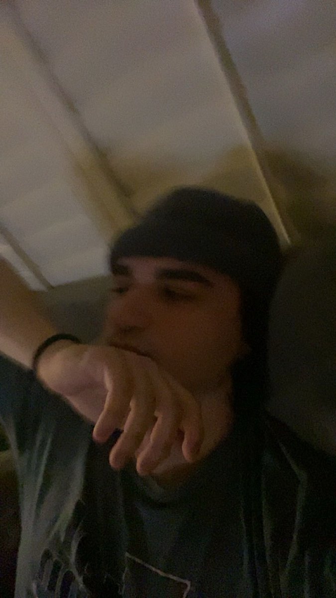 zee 🦇 tweet media