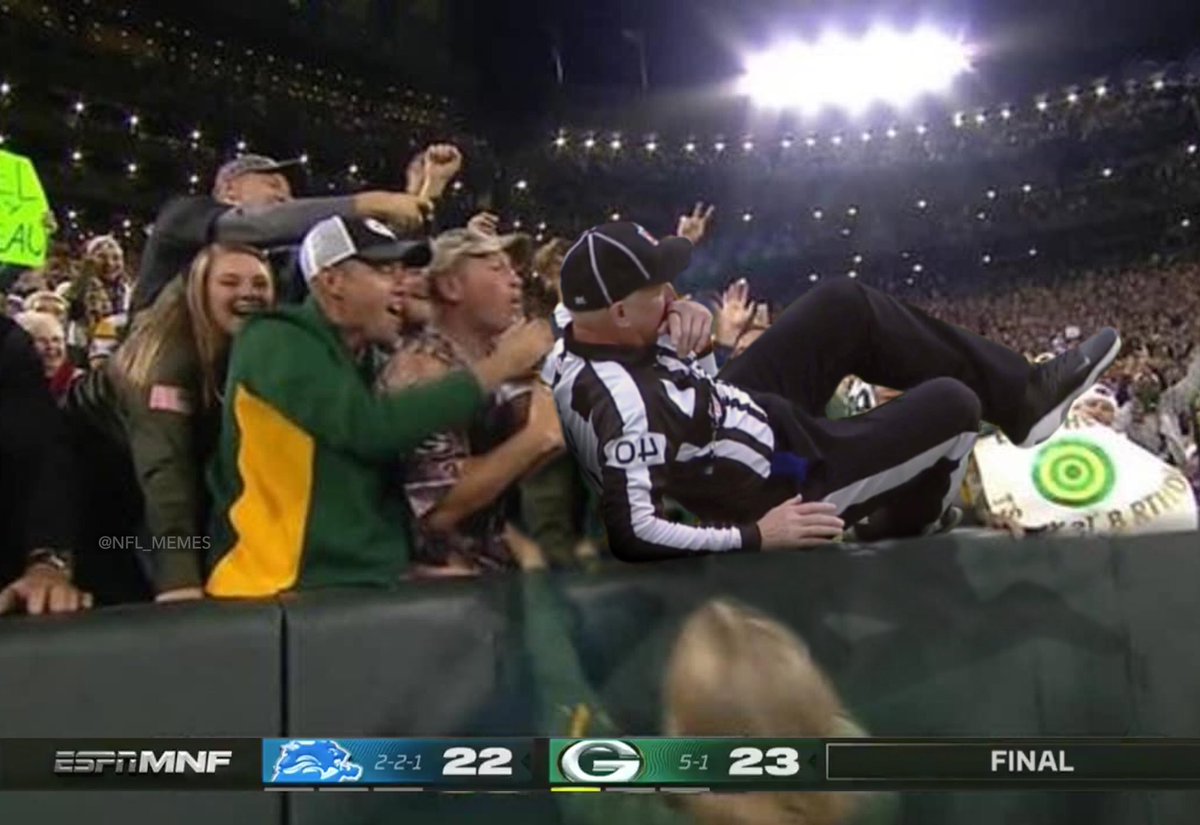 NFLMemes's tweet image. The ref after ejecting Brian Branch