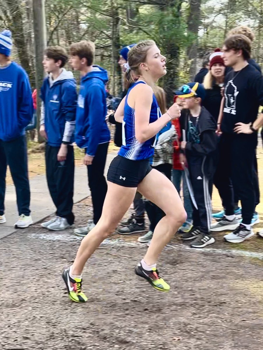 LadyLancerXC's tweet photo. WIAA State XC Meet. Emory Winter. 15th place. 19:06. Outstanding race. You made BC XC proud with your races at the highest level of competition. We were fortunate to have you. Congratulations on your race and XC career. 👏💙👏 https://t.co/7HSFbq4x7z