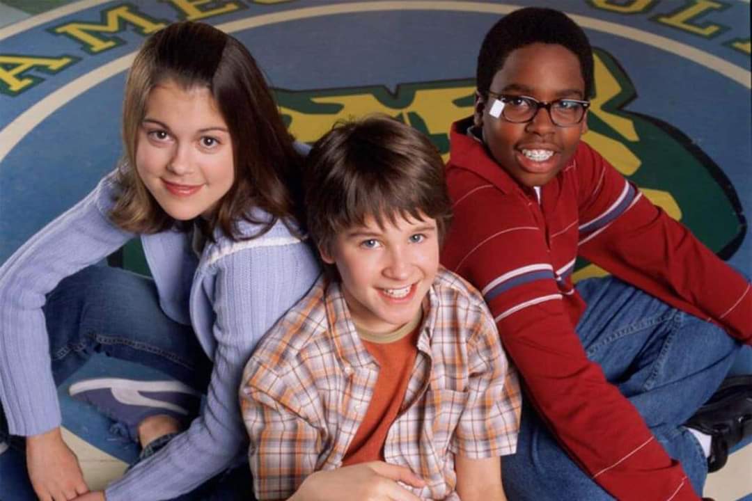 BlerdifulLaughs's tweet photo. This was the filler tv show when you were waiting for the actual Nick shows you wanted to watch 😂😂😂 #NedsDeclassified #Nickelodeon https://t.co/oP9vRbuDbi