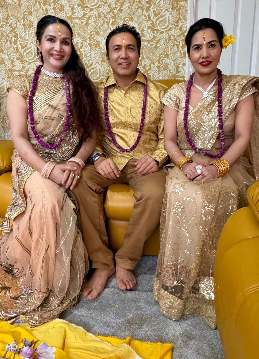 kumud999's tweet photo. Happy Nepalese festival Tihar everyone. Tihar celebration pictures 🙏 https://t.co/vFnjB1HNFl
