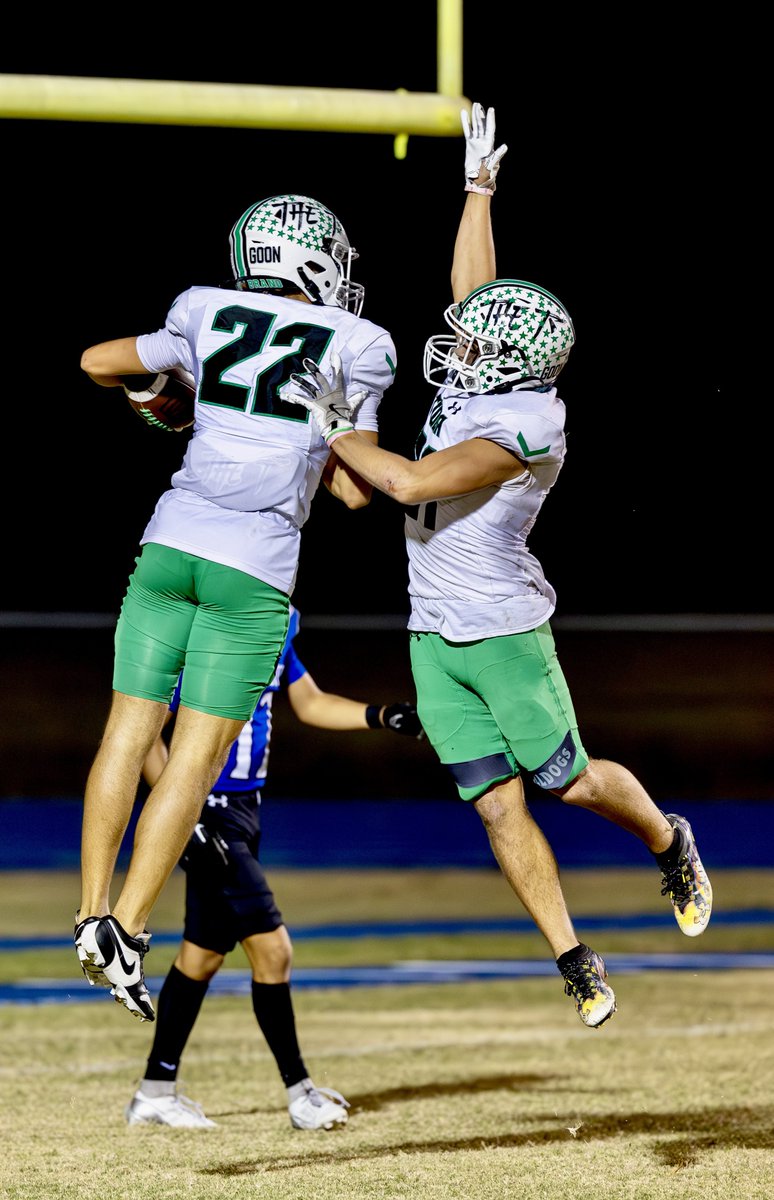 CoachZBirdwell's tweet photo. DISTRICT CHAMPIONSHIP 6️⃣0️⃣💣

Sr. QB @RockyUrich 
12/20, 302 yds, 5 TDs

Sr. WR @austinNorwood25 
3 rec, 112 yds, 2 TDs

Sr. WR @J_Dorpinghaus_ 
2 rec, 69 yds, 1 TD
3 carries, 72 yds, 1 TD

Sr. WR @mott1188 
3 rec, 93 yds, 2 TDs https://t.co/NPwofTcOH7