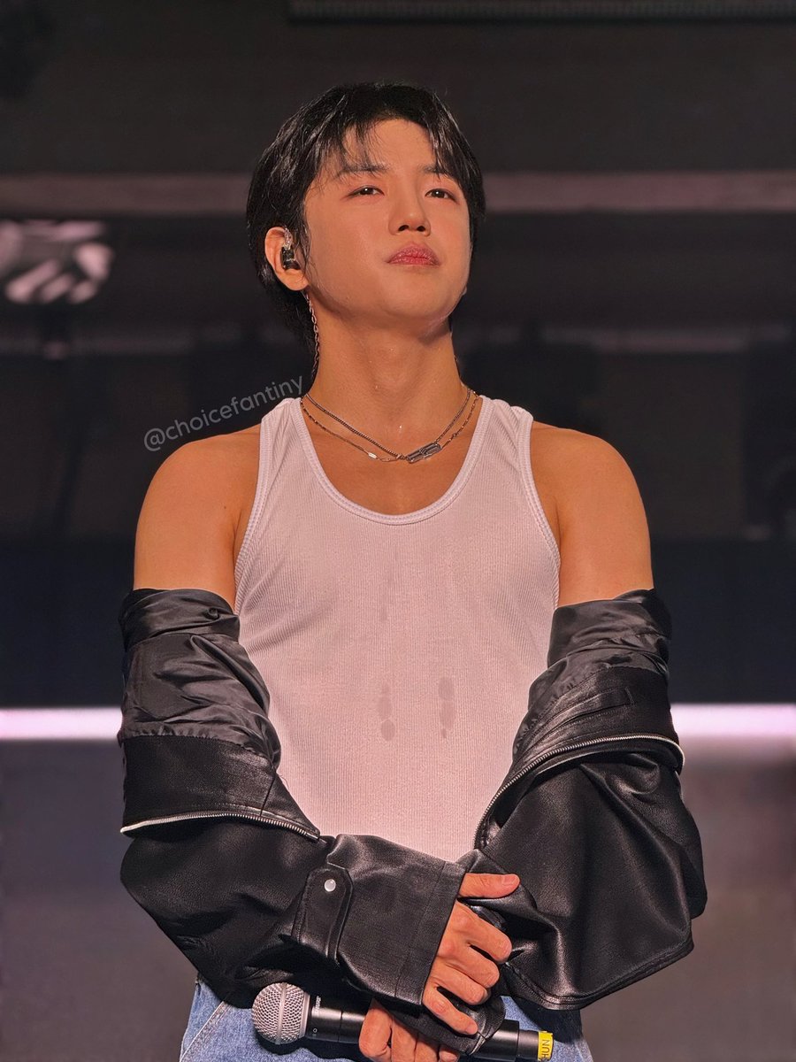 choicefantiny's tweet photo. Donghun just… casually serving face!!

#ACE #에이스
#ACE_LATAM_AND_EUROPE_TOUR
#REWIND_US
#ACEinHELSINKI https://t.co/B87ZiTUdbj