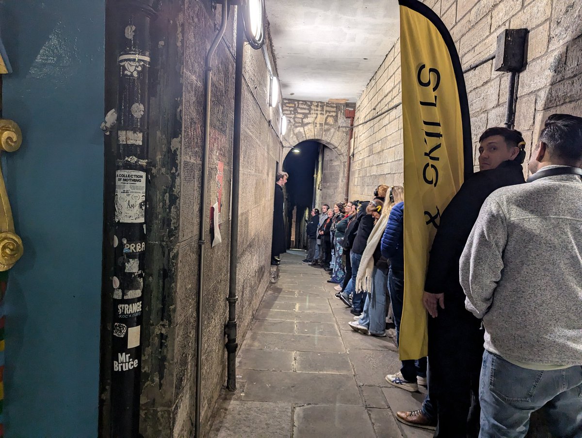 SimandSkills's tweet photo. Thank you to everyone who joined us for the 1st Sim &amp; Skills ghost tour around the beautiful Edinburgh streets.

Hearing tales of ghosts, torture &amp; Edinburgh's infamous gardez l'eau 💩

#aspih24 #edinburgh #mercattours https://t.co/H8q5aosTJQ