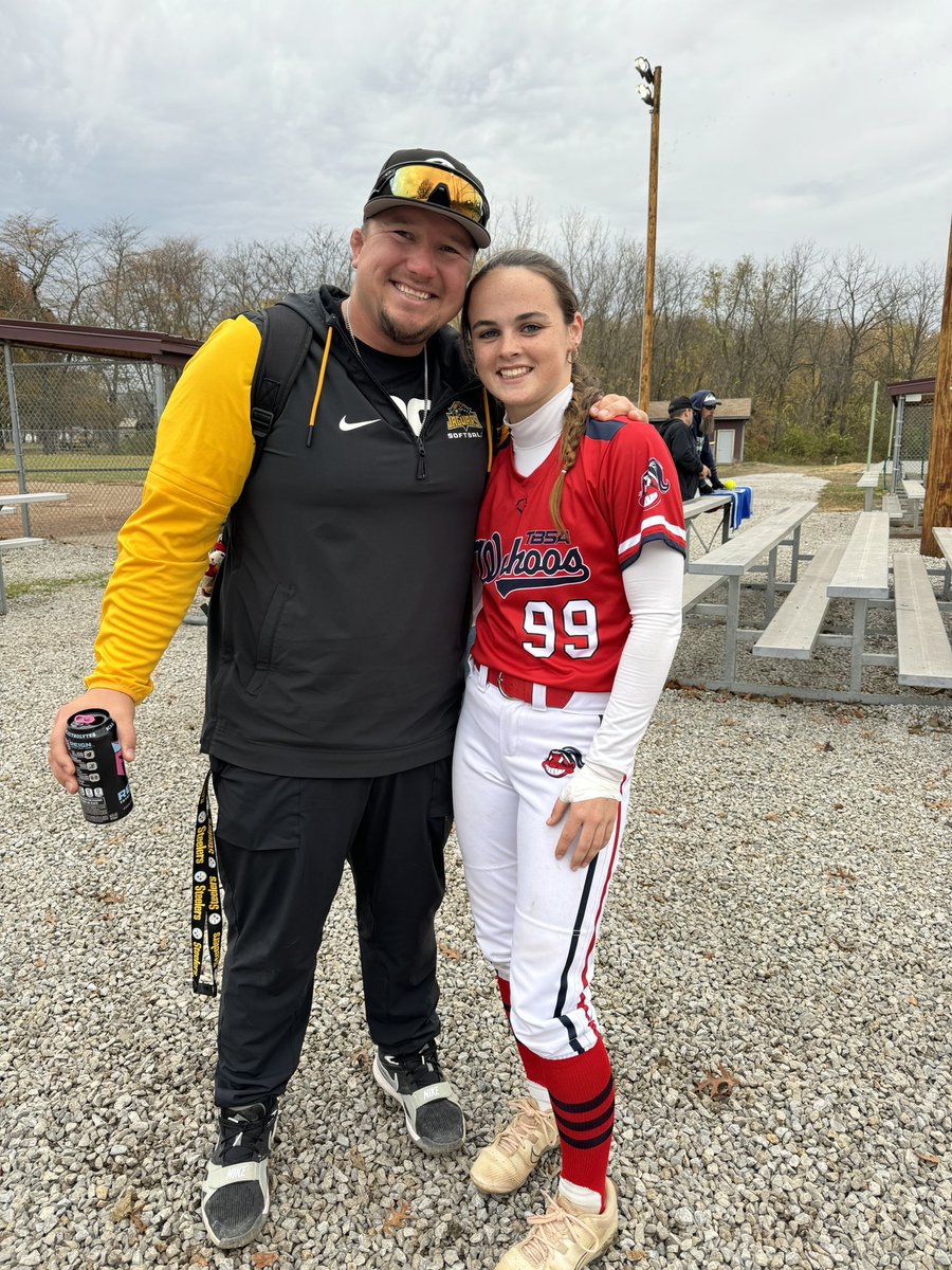 FaithMeeks20's tweet photo. Had a great day at camp! Got to see 2 of my favorite people, can’t wait to come play for them! #VerbalCommit @MattCervantes13 @kcerv2828 @daccwsb @tbsawahoos08 https://t.co/BOONt7hcAI