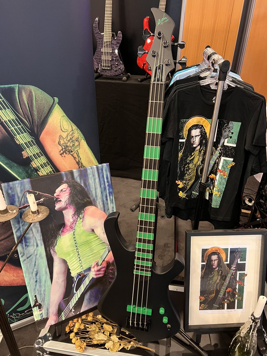 tonylaulesse's tweet photo. Peter Steele’s (Type 0 negative) bass at Guitar summit in Germany 🇩🇪🇩🇪🇩🇪 https://t.co/3BL5tRJT74