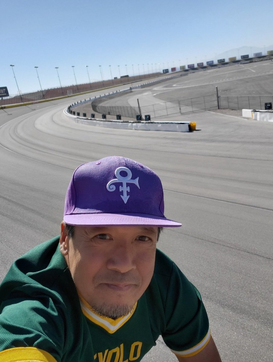 VincentMGee's tweet photo. What sort of mechanic would I be if I didn't ride a "hot lap" on the @LVMotorSpeedway at least once???

How many people have ridden a bicycle here?? 😁😁
#Bicycles #Cycling #hotlap #Stadiobike #Whatisstadiobike #LasVegas #lasvegasmotorspeedway #Racetrack #PitStop #PROMECHANICLIFE https://t.co/fhe7L03eOF