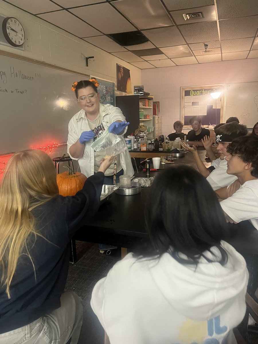 EMSGenerals's tweet photo. It was a great WEB Spirit Week at EMS. We not only celebrated our first Day of The Generals Event- thanks to our fantastic PTA. There were also fun science experiments and a beautiful choir performance! #EMSUnited @melissarpool https://t.co/KVThxUXXJb