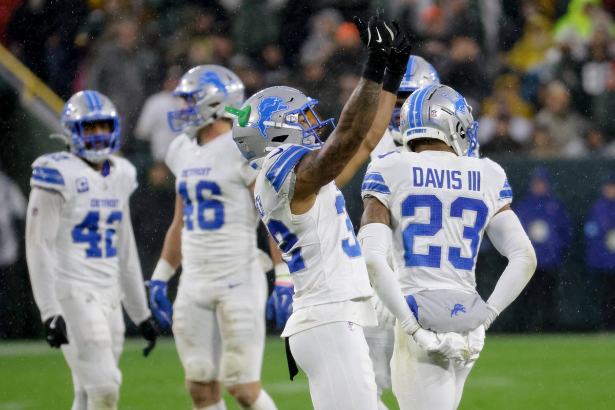 BenjaminSRaven's tweet photo. can't wait to see these t shirts at ford field in two weeks (via @AP) https://t.co/kHVHTaByWb