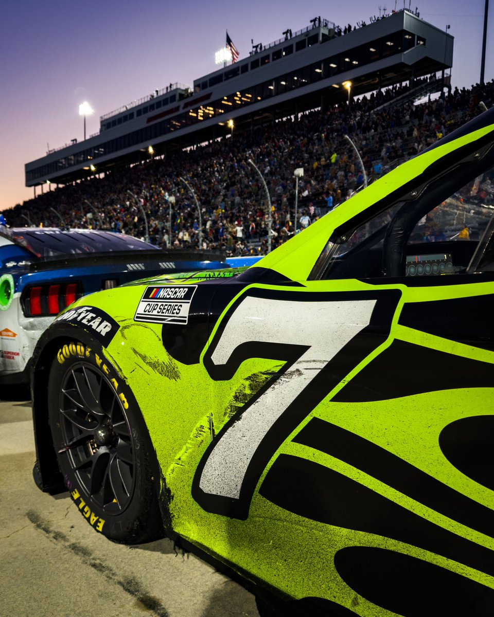 SpireMotorsport's tweet photo. That’s short track racing.

@GainbridgeSport | @OpTic https://t.co/mz6wEJsdF0