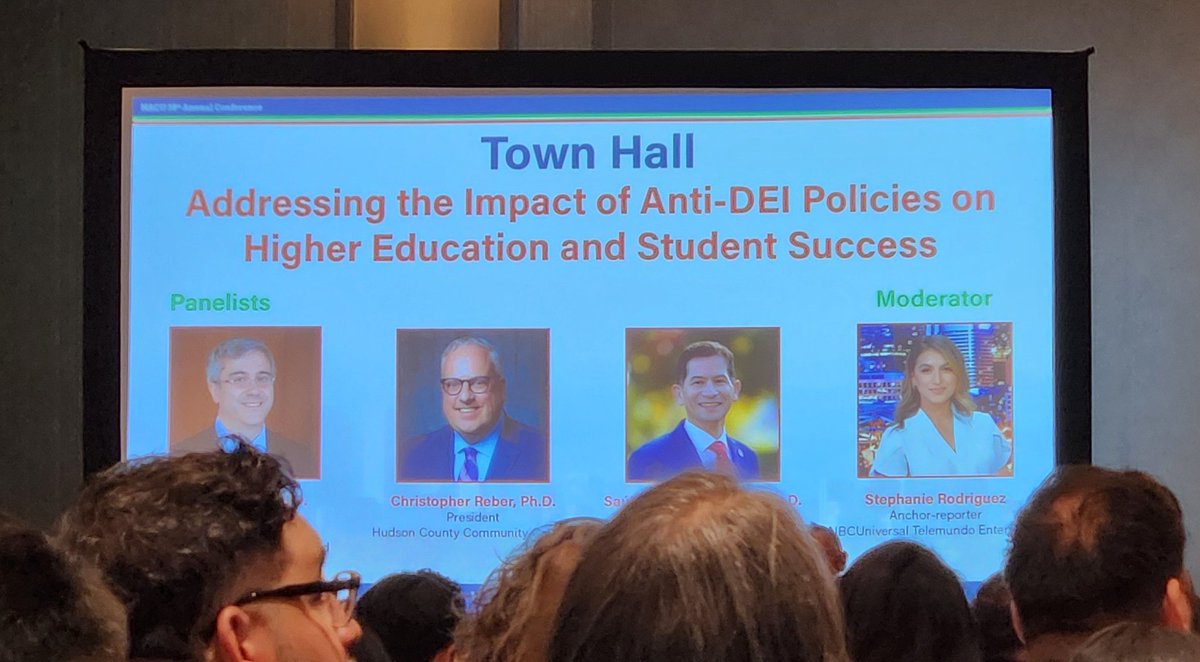 HugoFHSU's tweet image. Standing room crowd at the final town hall at the @HACUNews annual conference.