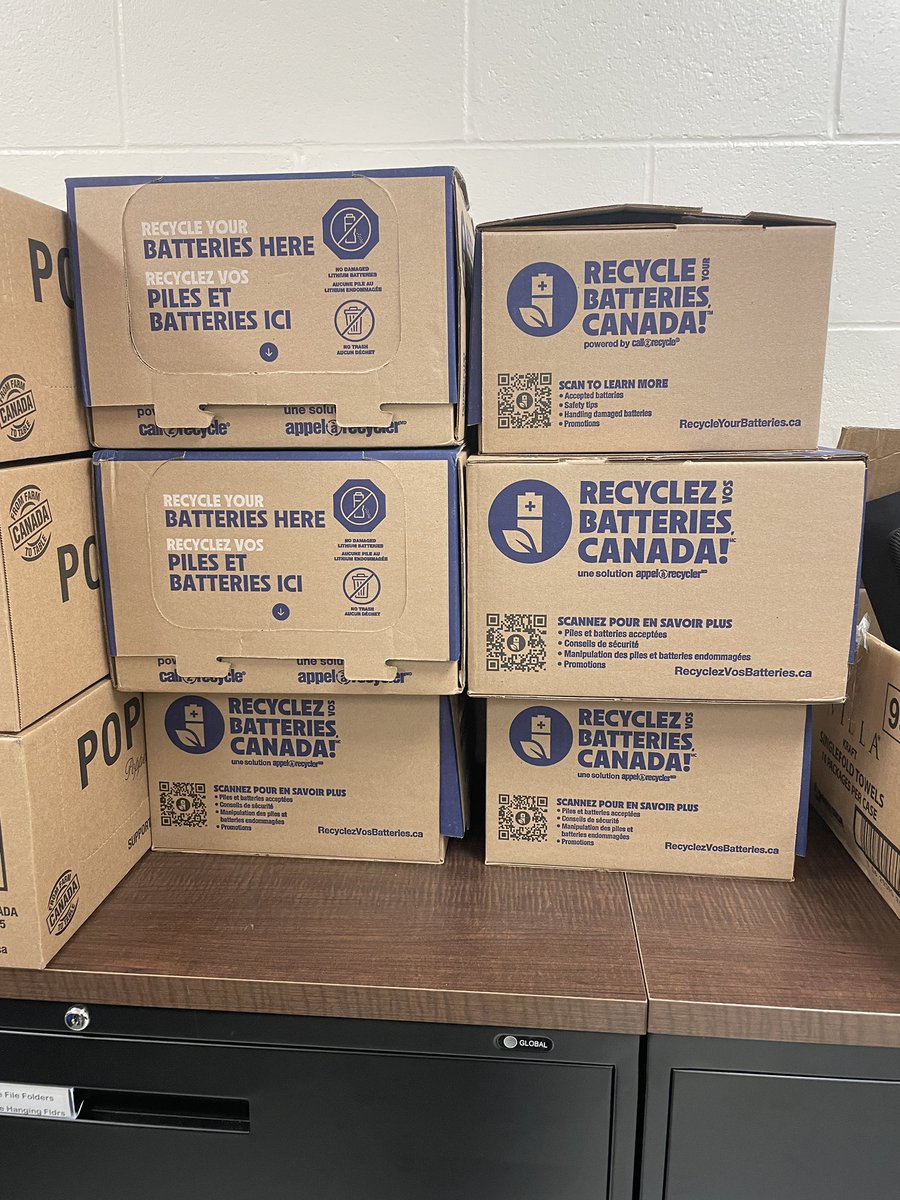 6 whole boxes of batteries! We collected the equivalent weight of a reindeer in batteries! Way to go <a href="/RossDrive/">Ross Drive P.S.</a> Royals!!! These batteries will be properly recycled thanks to your help! 
<a href="/EarthRangers/">Earth Rangers/Éco Héros 🐸🌎</a> <a href="/PDSB_eco/">Peel EcoSchools</a> <a href="/EcoSchoolsCAN/">EcoSchools Canada</a> #batteryblitz