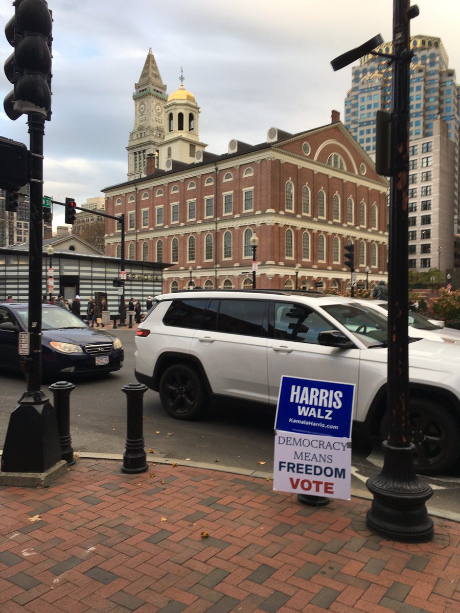 GammaBel's tweet photo. The people on the trolley rides were cheering for Kamala and Tim Walz https://t.co/8sWxpHjTt4