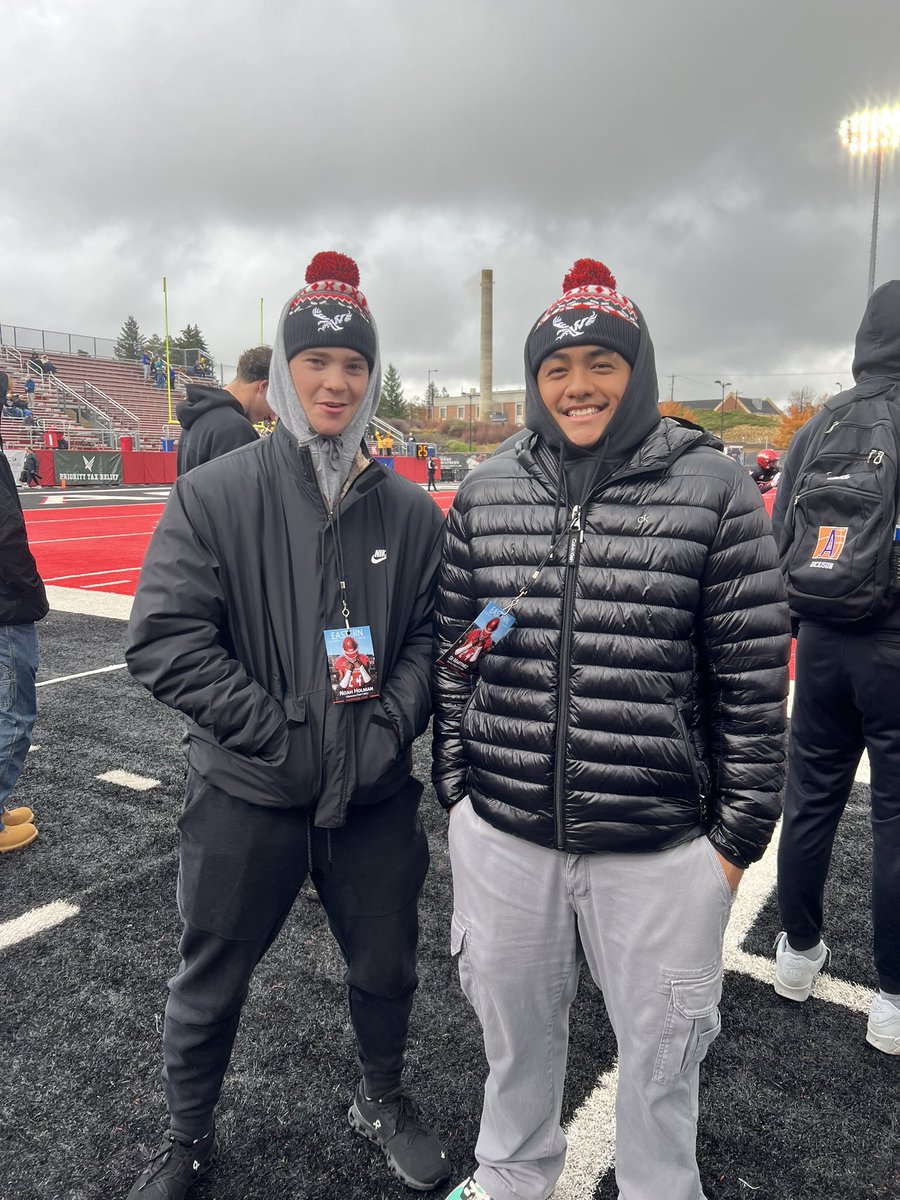 Huge thanks to <a href="/EWUFootball/">EWU Football 🏈</a> &amp; <a href="/perrymartinez_/">Perry Martinez</a>  for the GameDay invite yesterday! Great environment despite the weather‼️🌧️
#goeags