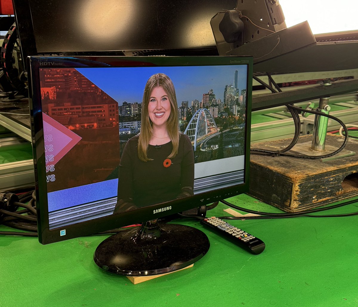 morganrblack's tweet photo. A delight to say good morning to Edmonton this weekend 🌼 (filling in for the AM pro @lisamacgregor) 

I’ve always wanted to anchor a morning show—and perfect timing because I also got an extra hour of sleep 🤭. #yeg https://t.co/fcGcwfT6EA
