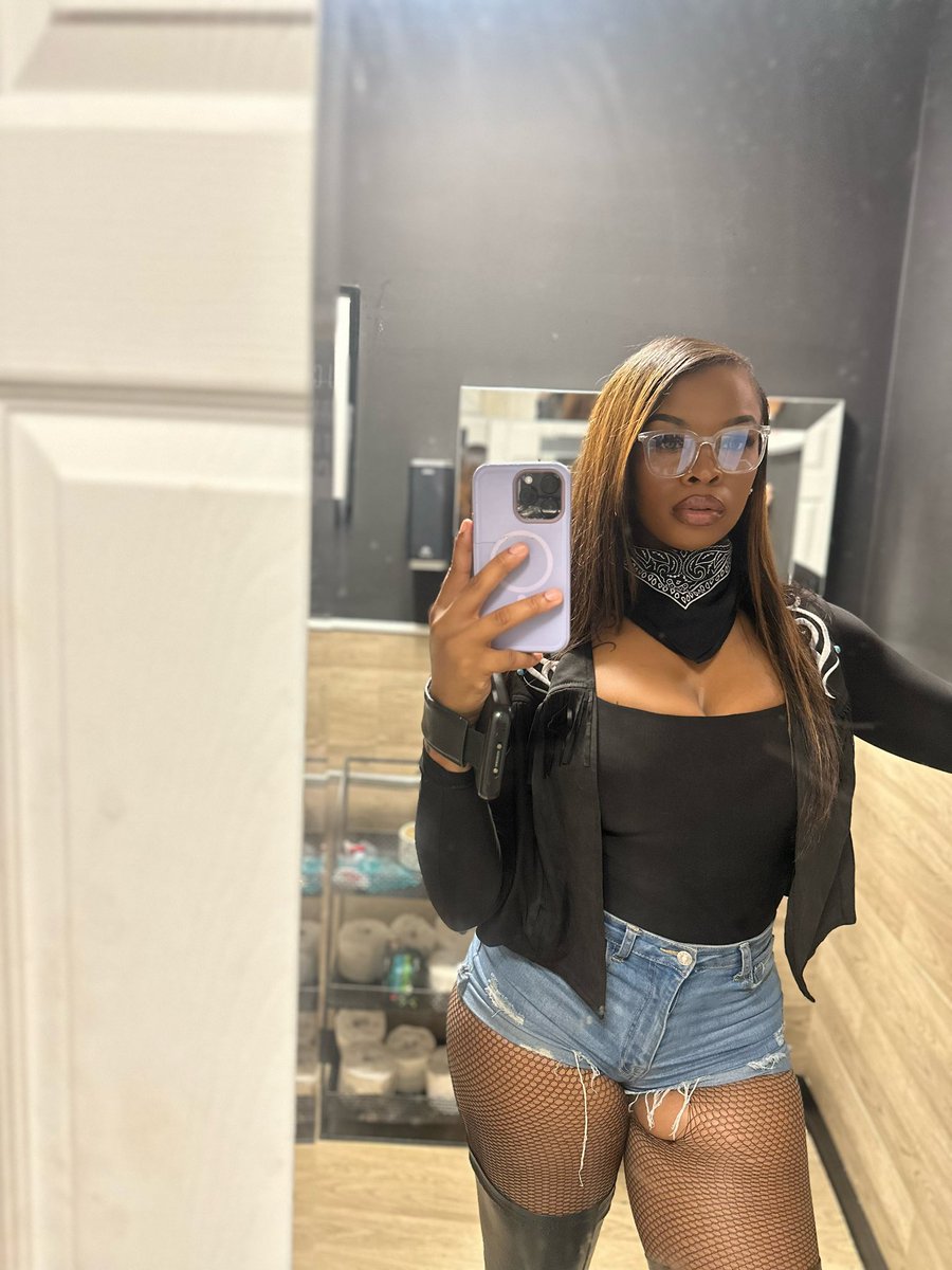 Tylia24's tweet photo. Young Fine Shit😈 https://t.co/4AD7vrZBiN