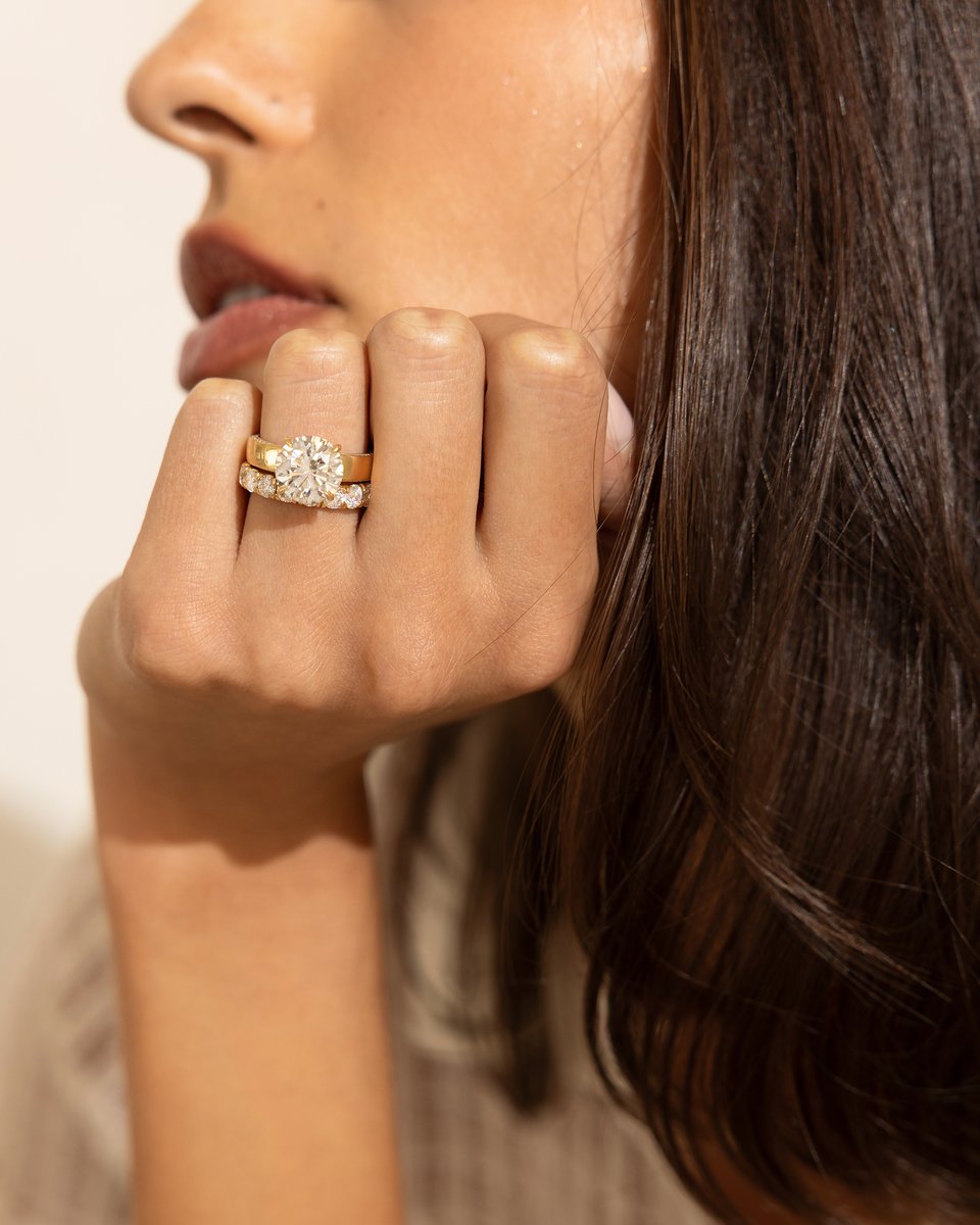 Jeandousset's tweet image. Wondering which band pairs best with your engagement ring? When in doubt, size up your stack with our most-loved Audrey Large Eternity Band: bit.ly/3Ytiuw1
 #weddingring #bridaljewelry #labdiamonds #jeandousset