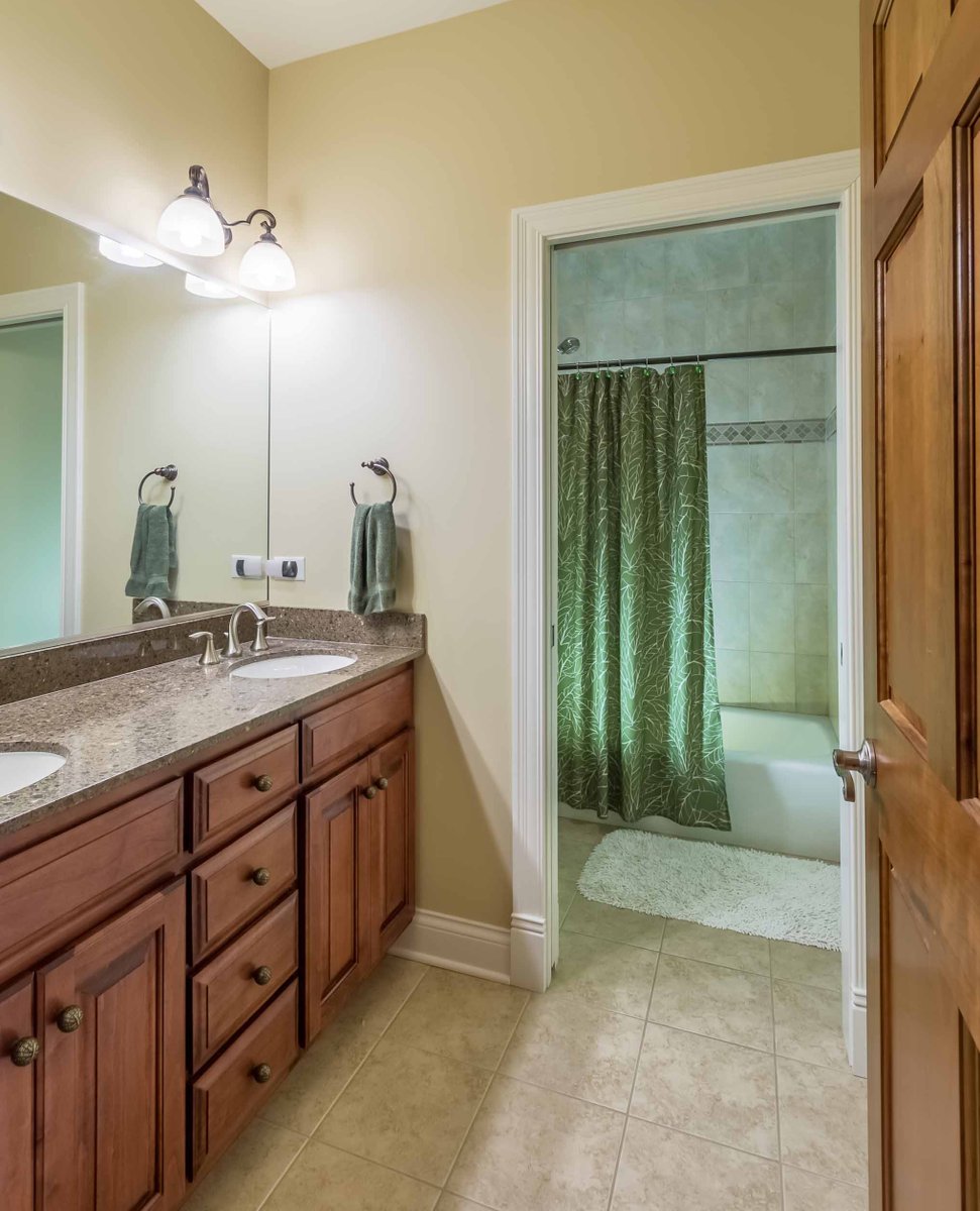 1212architects's tweet photo. Did You Know? Using natural materials in your bathroom design not only looks good but also makes it more durable and helps with temperature regulation. 💡⁠
⁠
➡️ Dreaming of your own luxury bathroom? Click the link in our bio! 🔗 https://t.co/UnMiiMhDgM  https://t.co/NtkzWRph2e