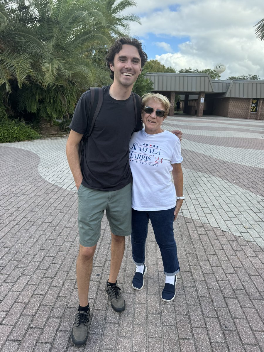 davidhogg111's tweet photo. Often times I hear from older people “my generation really messed up thank god you guys (Gen Z) are here to save us” then I meet people like Sandy today who’s registered over 2,000 young people to vote. In a world of Trumps be a Sandy- don’t thank us- join us!!! https://t.co/PWyRxjSIwS