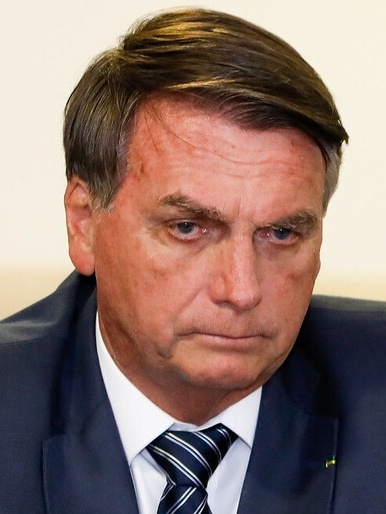 BrasilPost13's tweet photo. Donald Trump ao ser perguntado sobre Bolsonaro em comício: 

"O que está prestes a ser preso no Brasil, nunca ouvi falar, não tenho envolvimento com corruptos" ... 👇 https://t.co/P9GOm9vzgo