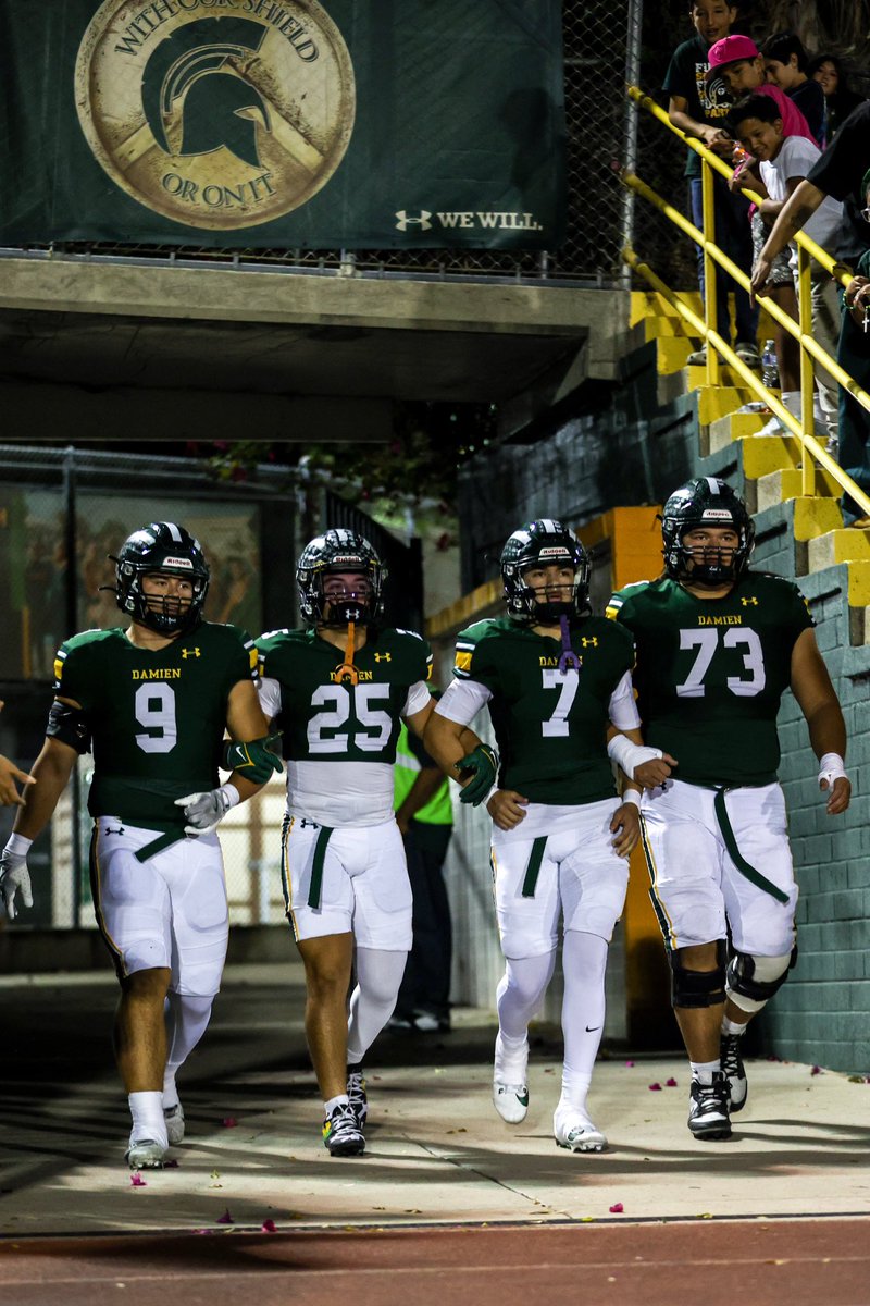 cadenarellano's tweet photo. Back at the house!! #PrepareForWar ⚔️
⏰ San Clemente…
@DamienFootball_ @JStew8 @Coach_Iona @coach_odin https://t.co/i1N4rvqju7