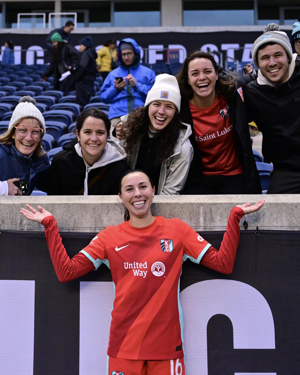 thekccurrent's tweet photo. This reunion for @vdibernardo10 🥹

@chicagoredstars | #KCBABY https://t.co/nX4rpKiZU4
