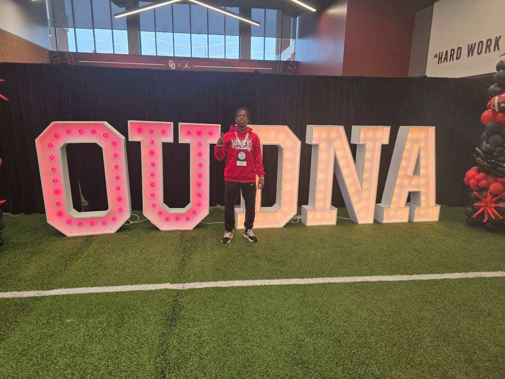GreydonHowell4's tweet photo. Had an amazing time at the University of Oklahoma yesterday ‼️ @seancooper_C4 @C4SportOklahoma @CoachLang7 @CoachVenables @Josh_Scoop @PrepRedzoneOK @Bdrumm_Rivals https://t.co/8VNLqSb7yG