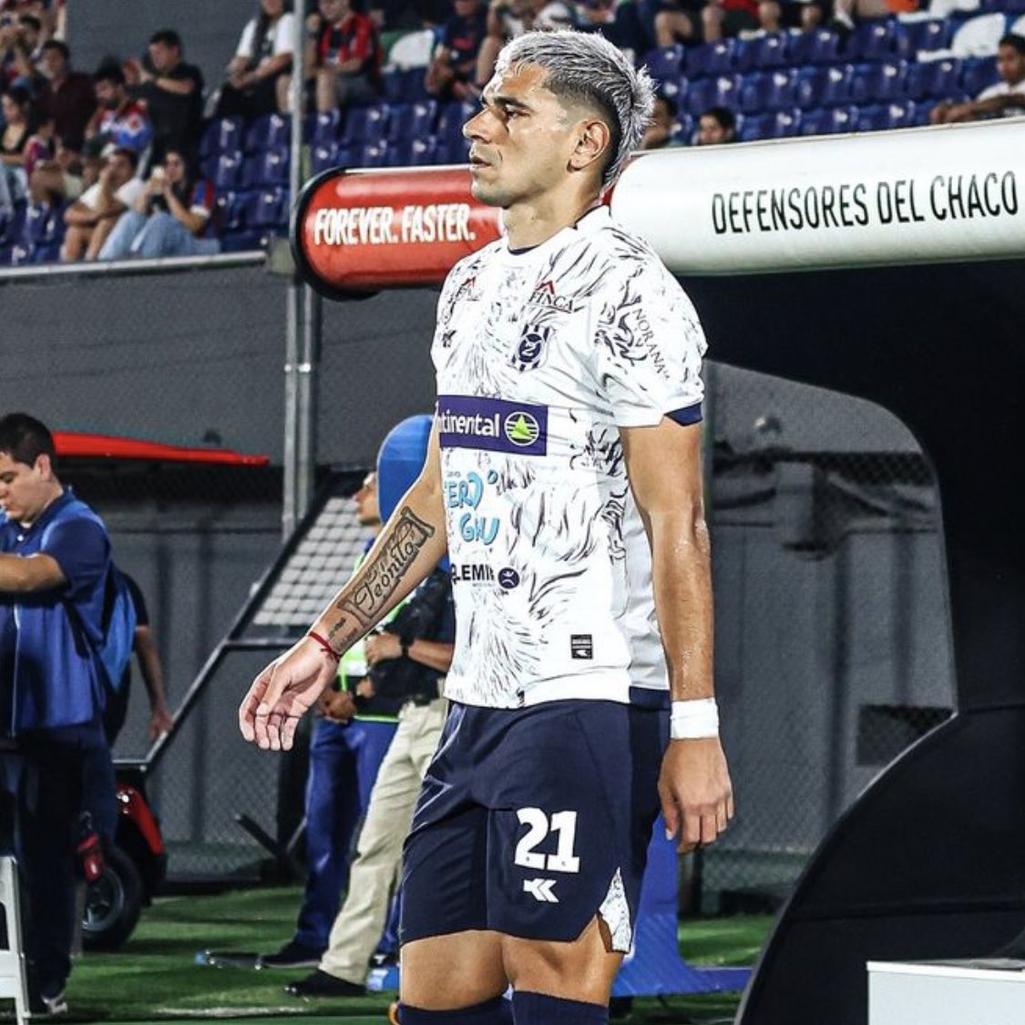 FutbolPyo_'s tweet photo. Pedro Sosa vs Libertad: 
⭐️ 1ro en Despejes (7) 
⭐️ 1ro en Disparos Bloqueados (2) 
⭐️ 1ro en Pases Precisos (18/23) 
⭐️ 1ro en Duelos Aéreos (3/4) 
🥈 2do en Duelos Ganados (6/8) https://t.co/YDdRJoFj6P