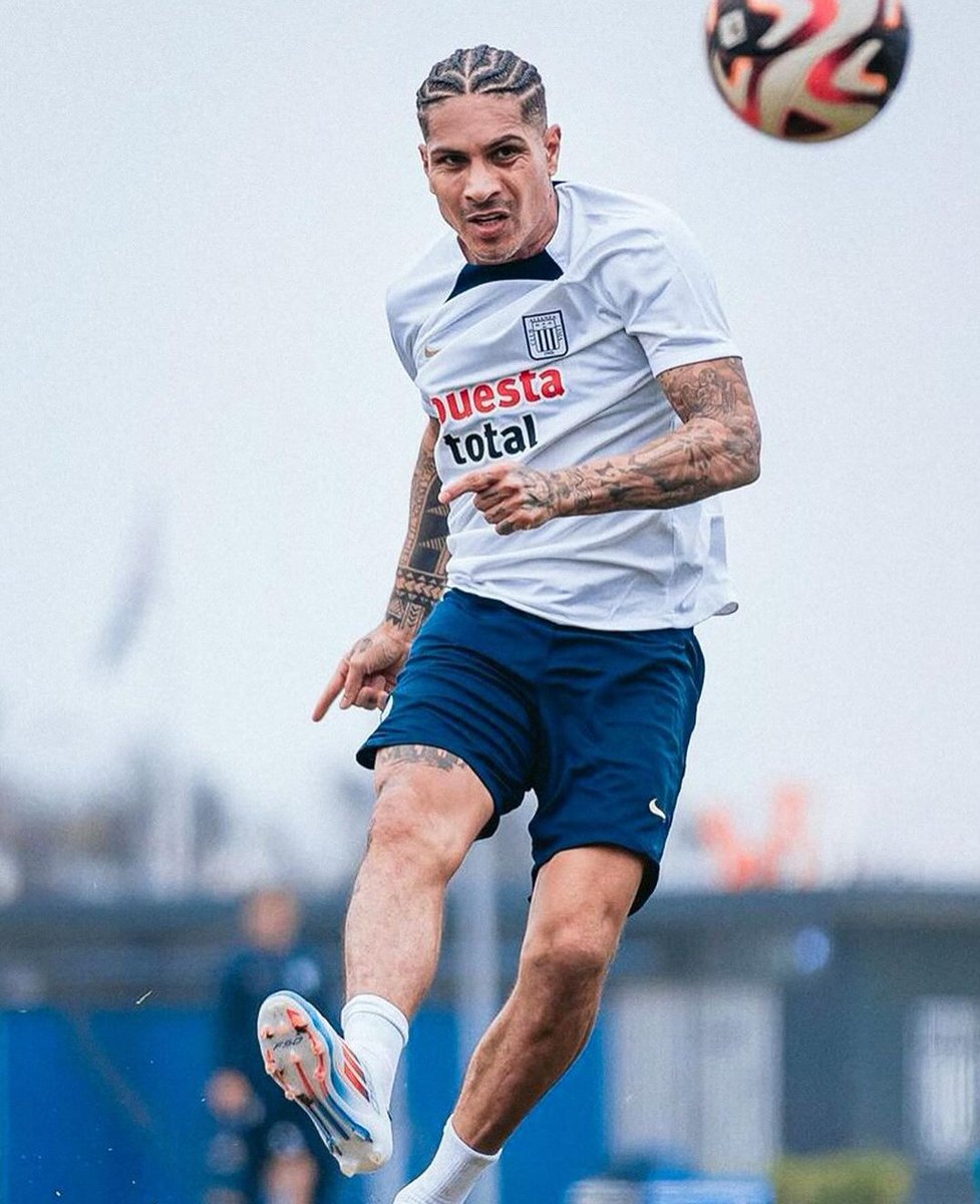 Carlos Zambrano y Paolo Guerrero se suman a José del Solar en el listado de futbolistas referentes en el extranjero que volvieron al fútbol peruano para ver a la "U" Bicampeón 👏