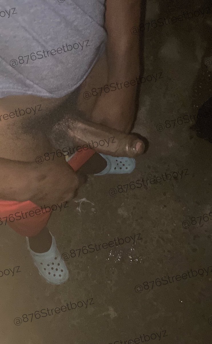 Have you seen the video of this big dick shooting a load on my page 😏

Follow for more 😈
#cruising #chudai #outdoors #Jamaican