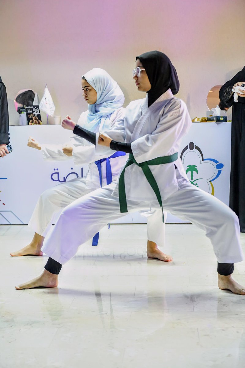 wwwsssaamm1's tweet photo. شهد ملتقى إيقاع الصحة والرياضة الذي تنظمه جمعية الرياضة النسائية بالمدينة المنورة عرضًا لرياضة الكاراتيه، وذلك بالتعاون مع نادي جولة اللياقة. وقد قدم العرض مجموعة من  الممارسات والتقنيات في الكاراتيه، مما أضفى جوًا من الحماس  على الحضور، ضمن فقرات الملتقى https://t.co/11RifxKwxD