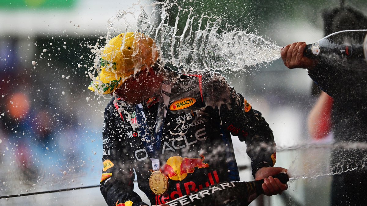 redbullracing's tweet photo. Bullseye 🎯

📸 @GettyImages 

#F1 || #BrazilGP 🇧🇷 https://t.co/Tk6qaab5aZ