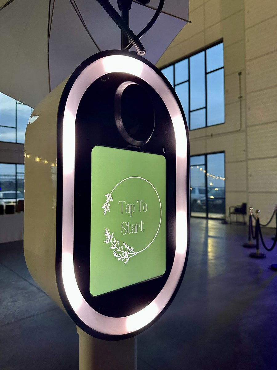 CalicoEvents's tweet image. One thing about us, we love a classy theme! 

#weddings #photobooth #photoboothbackdrop #photoboothrental #weddingrental #weddingdiy #boxwoodbackdrop #photography #weddingphotography