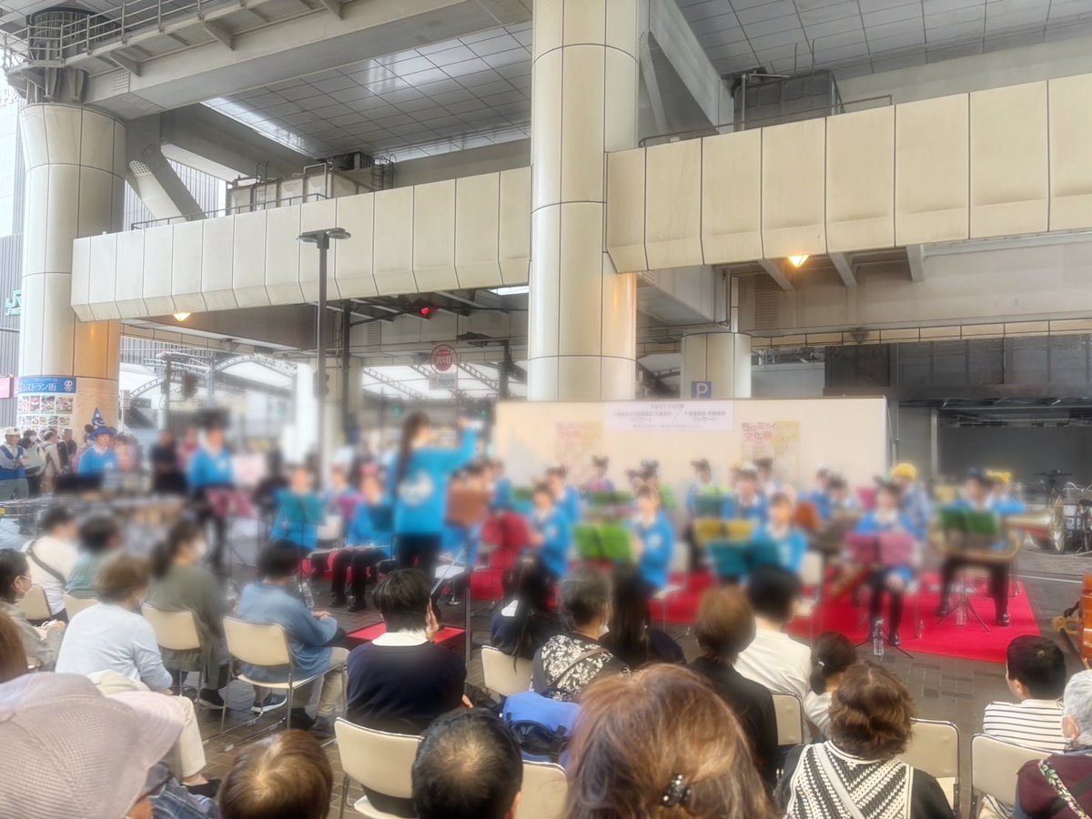 10月27日と11月3日に千葉そごう前で行われた演奏会に参加させていただきました✨
見にきてくださった皆様の温かい拍手がとても私たちcmbの勇気になりました！
これからも観客の皆さんを私たちの演奏で笑顔にできるようにcmb一同頑張っていきたいと思います！